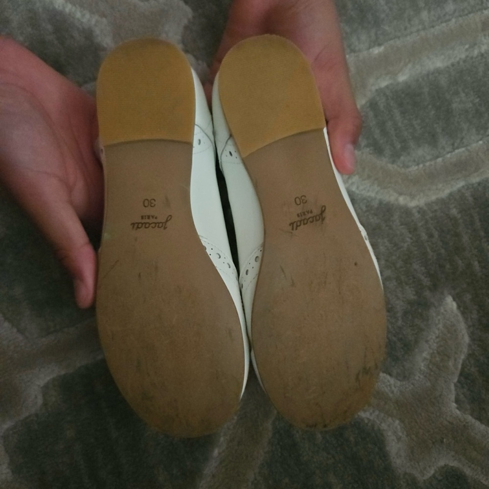 Jacadi Girl’s Flat Shoes~ size 30~ White~ Very lightly Used - Picture 2 of 4